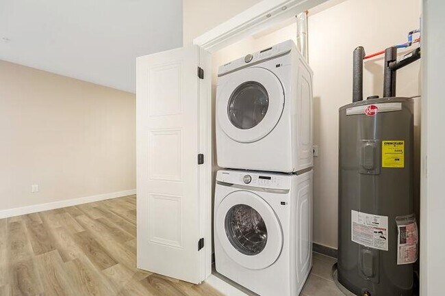 Building Photo - 304 61st St