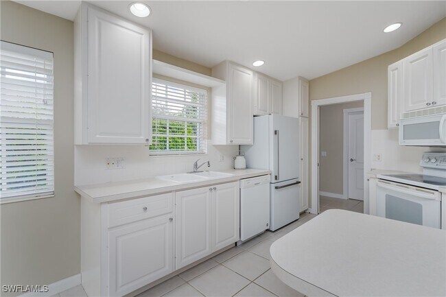 Building Photo - 4949 Kingston Way