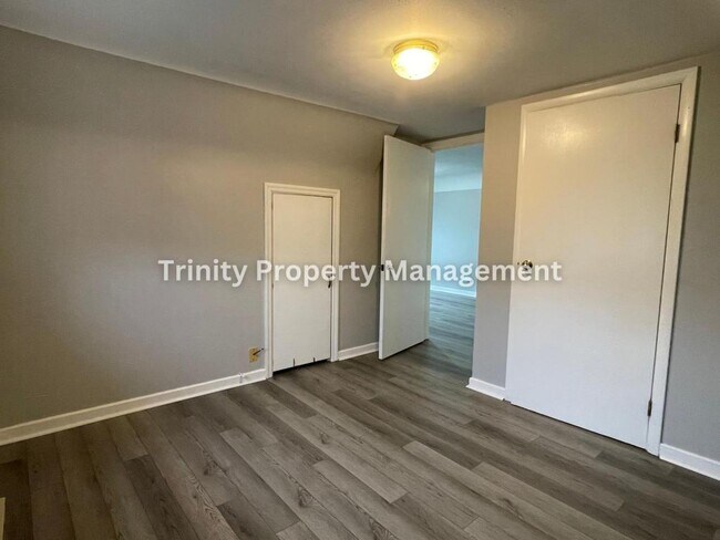 Building Photo - 106 1/2 Burton Ave, Apt B