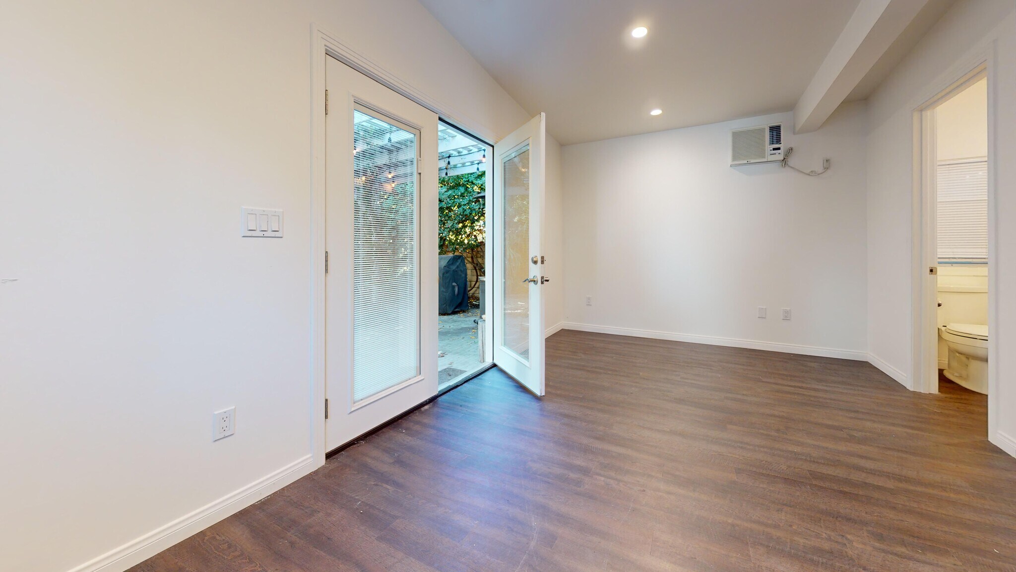 Building Photo - 123 N La Jolla Ave