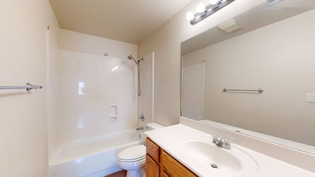 Building Photo - FREE DECEMBER RENT!!!