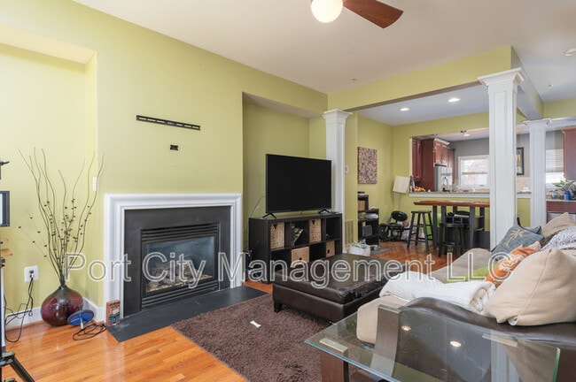 Building Photo - 9 Yogurt Ln