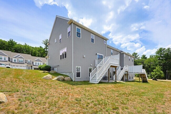 Building Photo - 2 Evergreen Dr