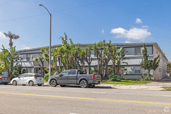 Building Photo - McLaughlin Apartments