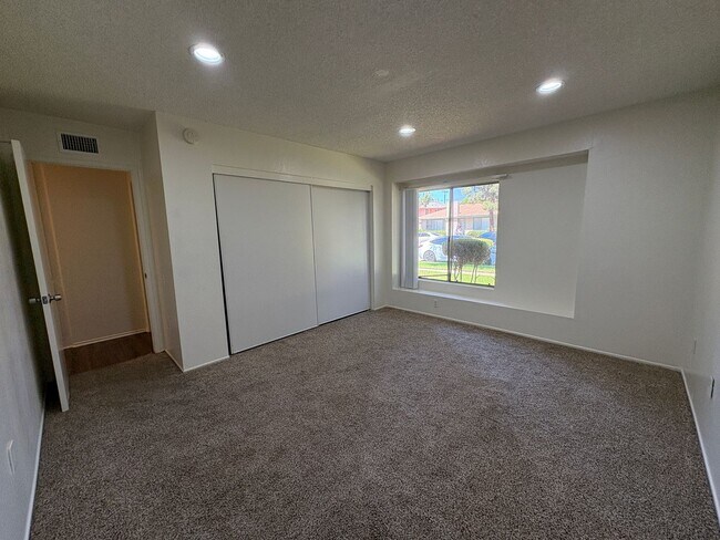 Building Photo - 2244 E Joana Dr