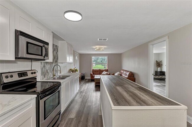 Building Photo - 304 San Carlos Ave