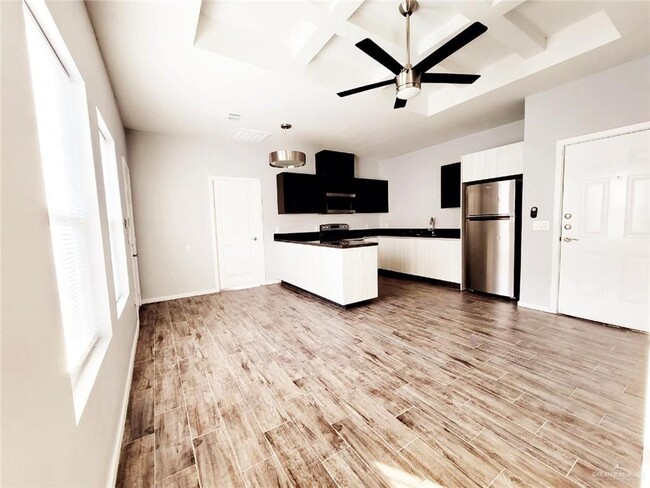 Building Photo - 13 Valeria St