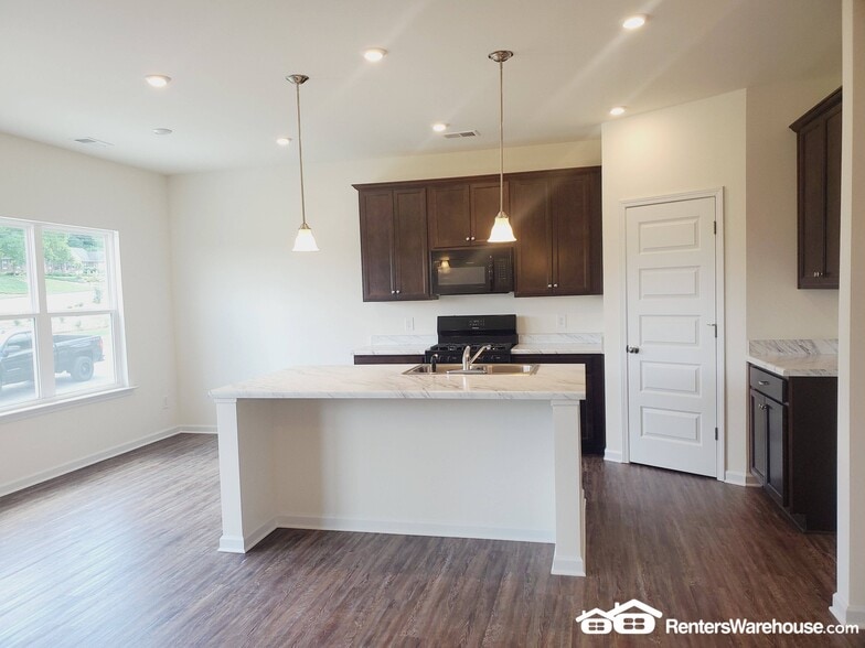 Building Photo - 3834 Clarington Dr