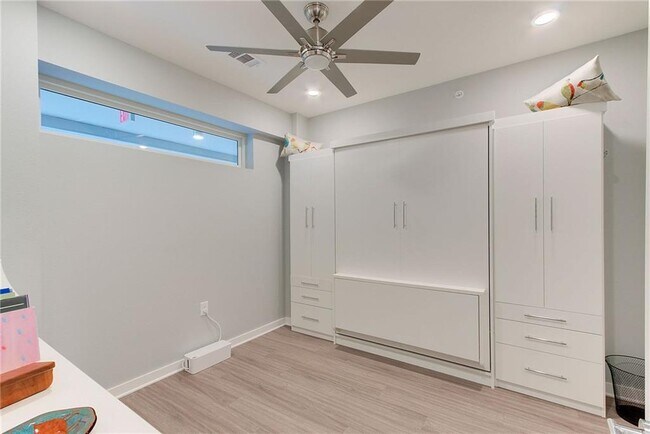 Building Photo - 4361 S Congress Ave