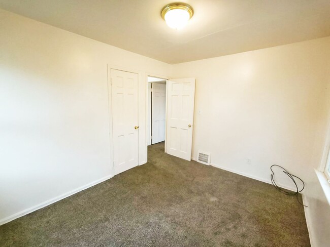 Building Photo - Convenient Showings — No Appointment Needed!