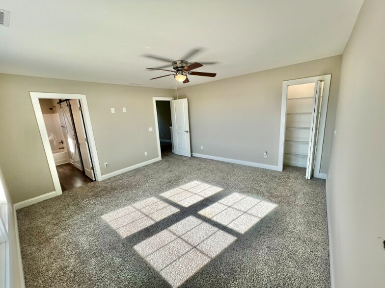 Building Photo - 2530 Snow Creek Rd NE