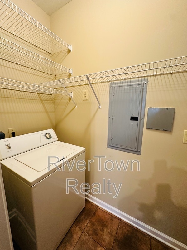Building Photo - 641 Gookin Pl