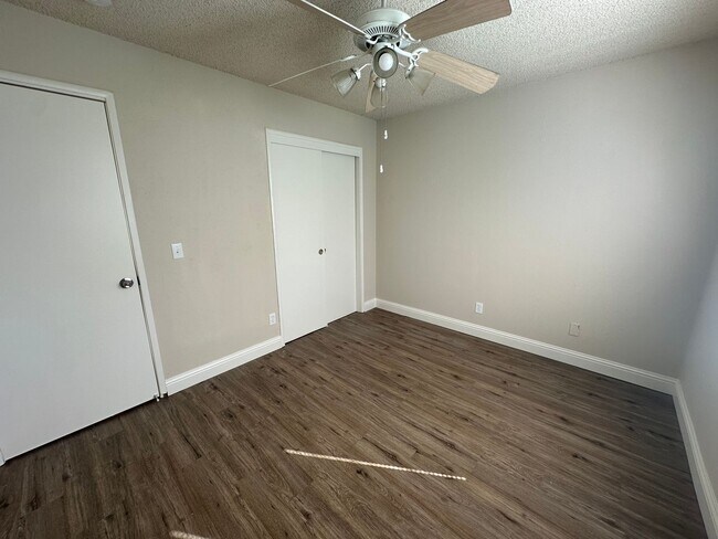 Building Photo - 1316 Hobart Dr