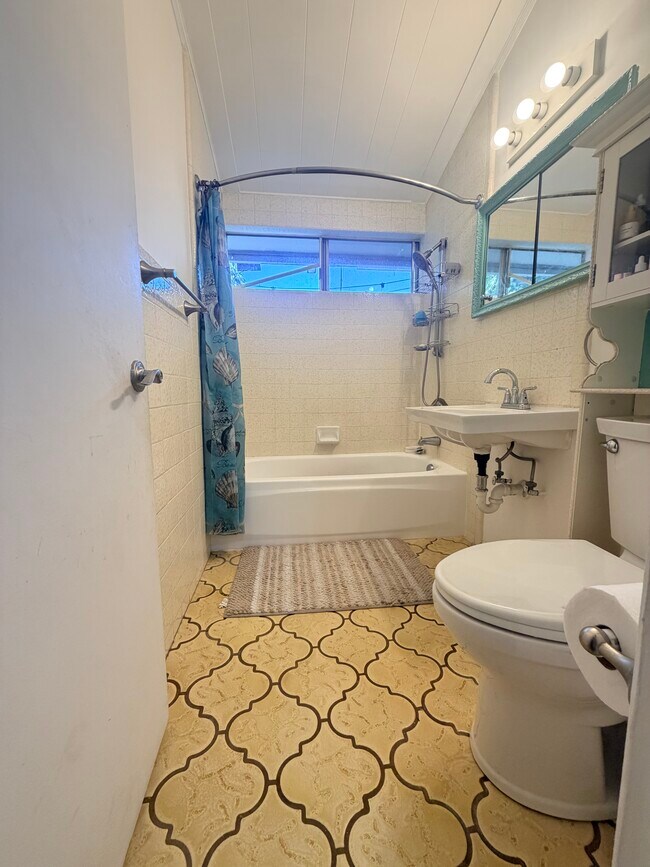 Building Photo - 11914 Volunteer Ave