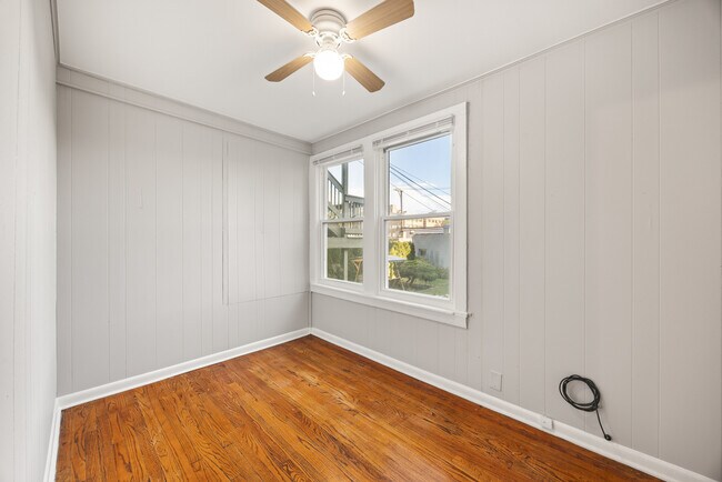 Building Photo - 2443 W Gunnison St
