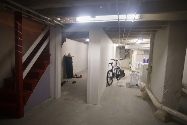 Building Photo - 609 N 34th St