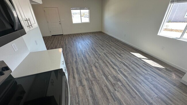 Building Photo - Coyote Run Duplexes 6000