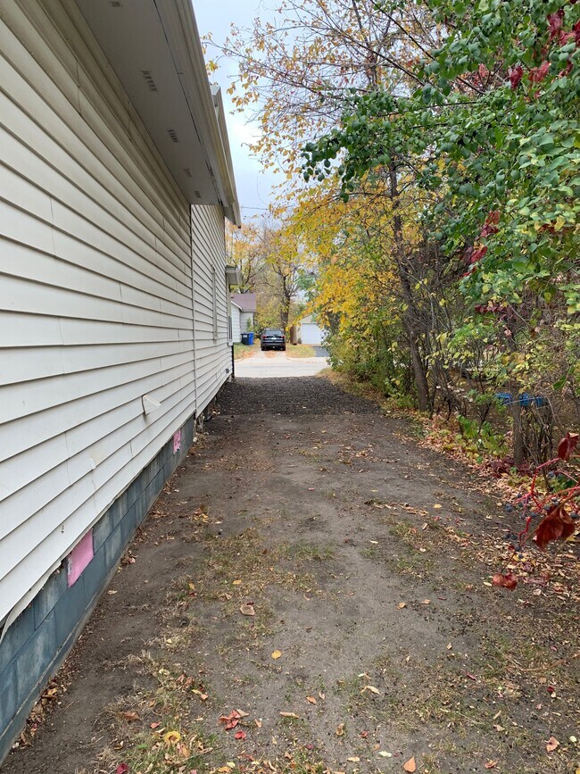 Private Driveway - 409 State St E