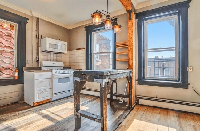 Building Photo - 388 Baldwin Ave