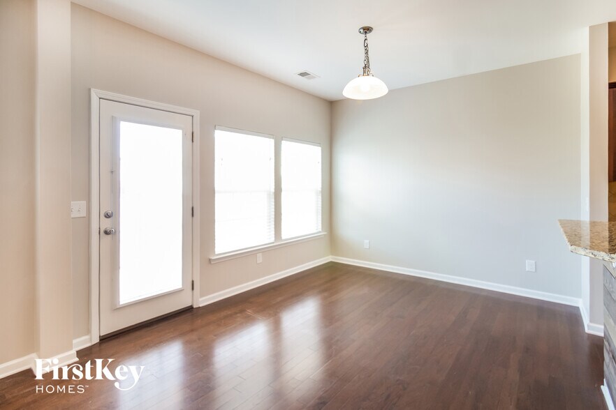 Building Photo - 208 Longford Dr