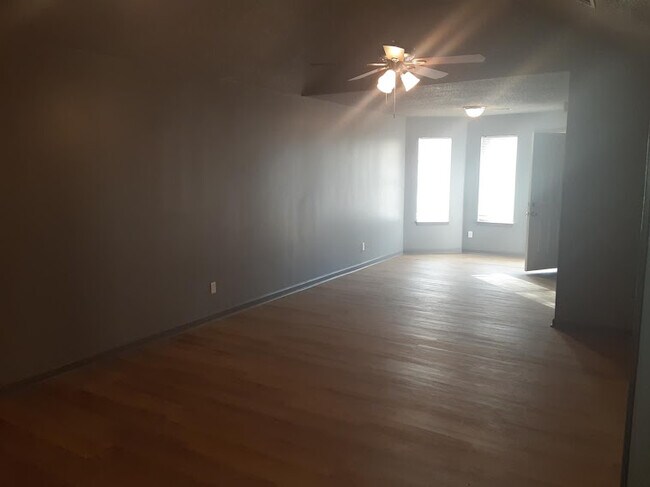 Building Photo - 3006 Calvert Ave