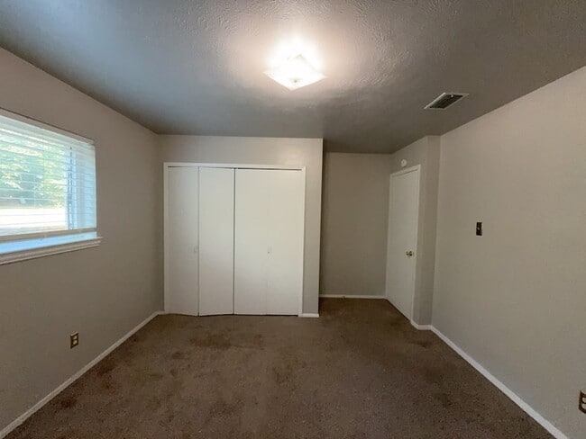 Building Photo - 603 Shelmar Dr