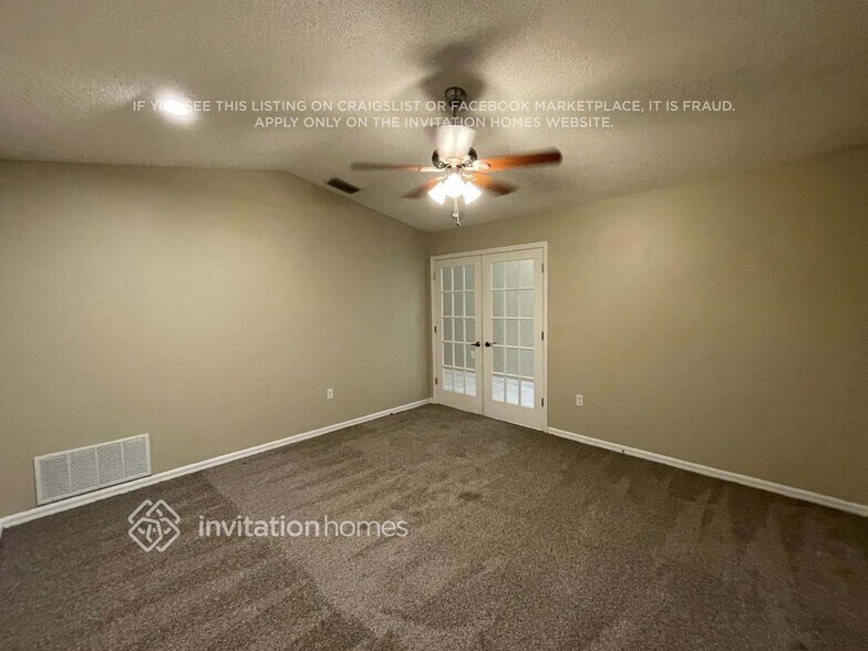 Building Photo - 7900 Hamlet Dr