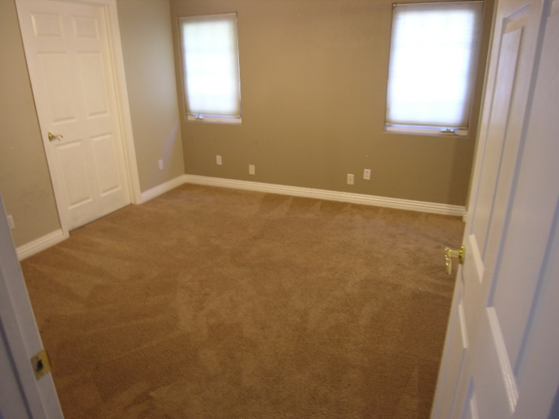 Building Photo - 110 E Ford Ave