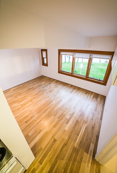 Building Photo - 8 Brooks Ave