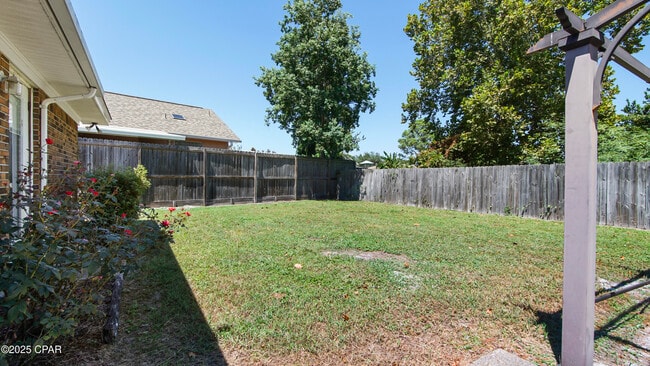 Building Photo - 807 White Oak Ct