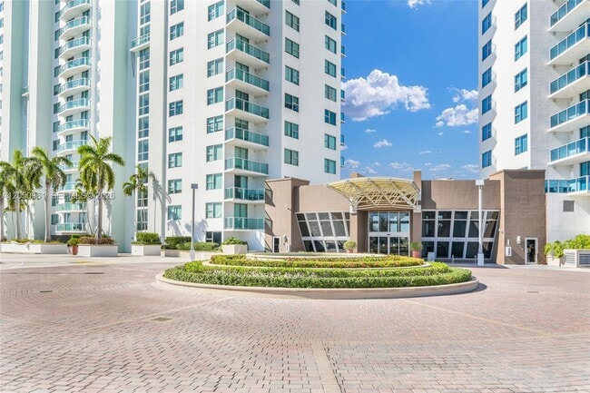 Building Photo - 2681 N Flamingo Rd