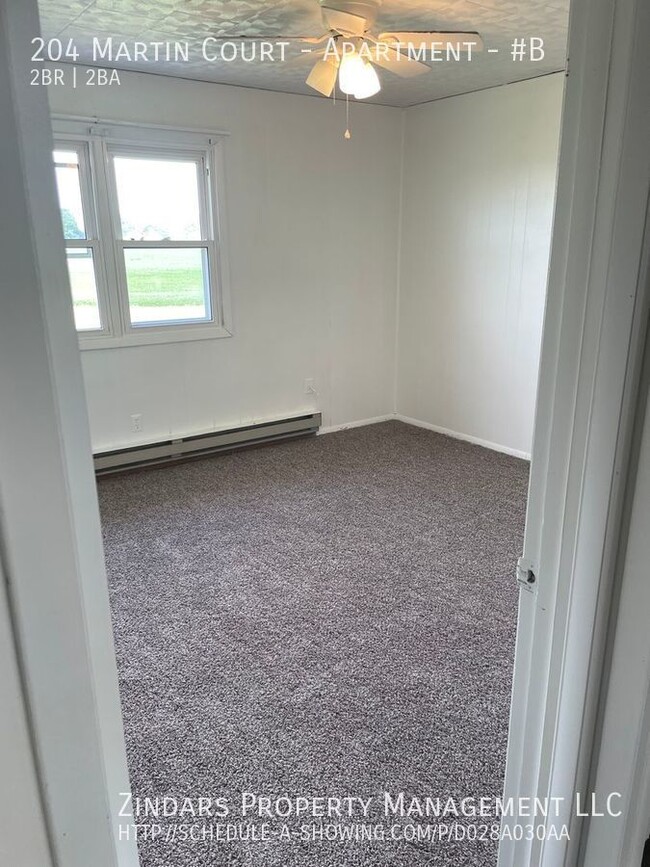 Building Photo - 2 bedroom 1.5 bathroom apartment in Catlin...