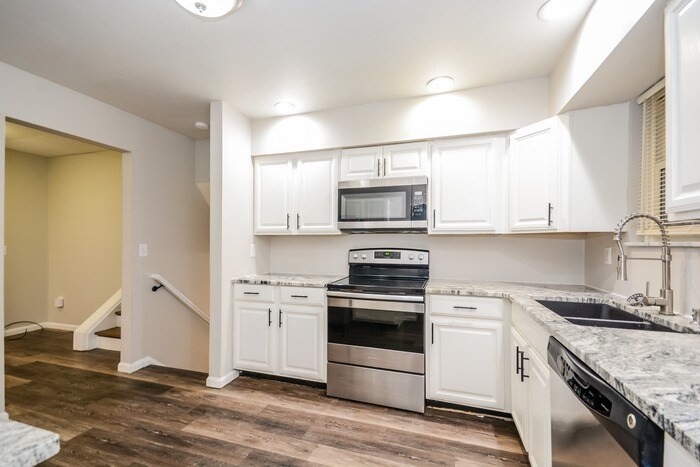 Building Photo - 853 Meadow Ridge Dr