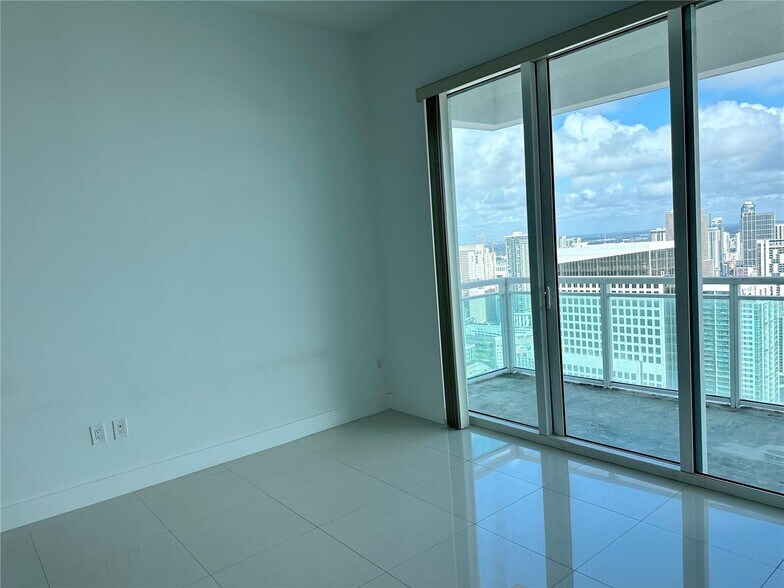 Building Photo - 950 Brickell Bay Dr