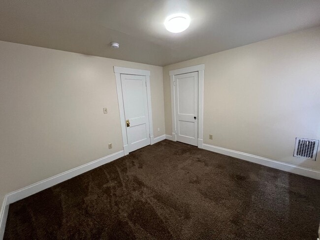 Building Photo - 284-286 E. 14th Ave.