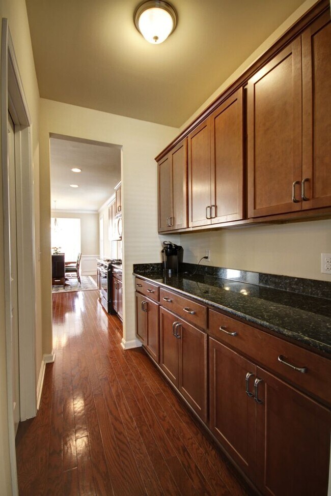 Building Photo - Stunning 4 bedroom in Park West - Mt. Pleasant