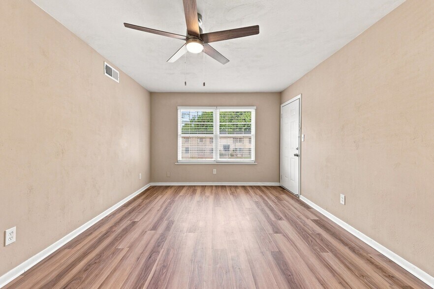 Building Photo - 200 Kilby Shores Dr
