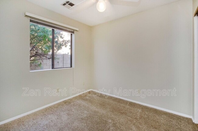 Building Photo - 5802 E Enrose St