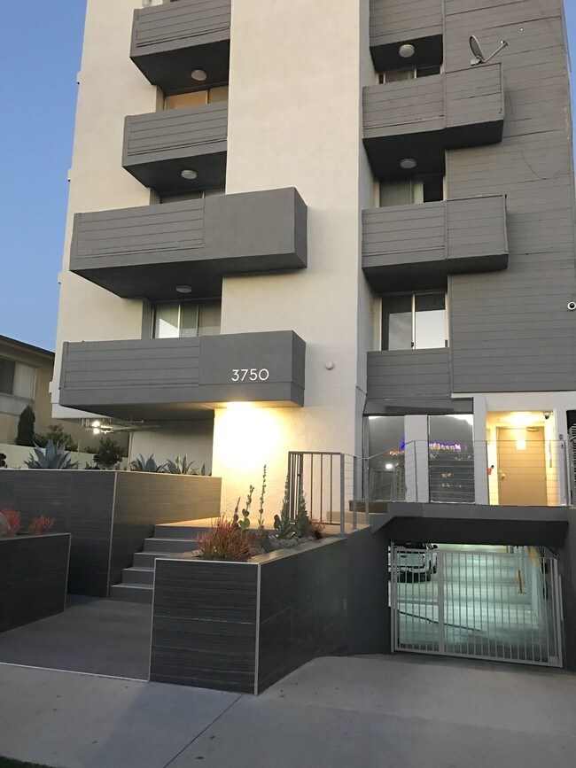 Building Photo - Vinton House Apartments