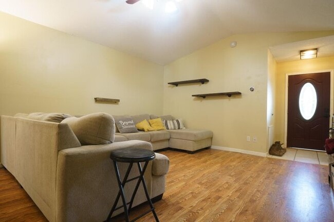 Building Photo - 8294 Pamplona St