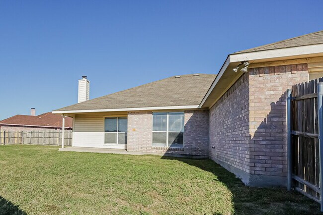 Building Photo - 2602 Pioneer Ln