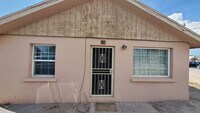 Building Photo - 2 bedroom, 1 bath Home!