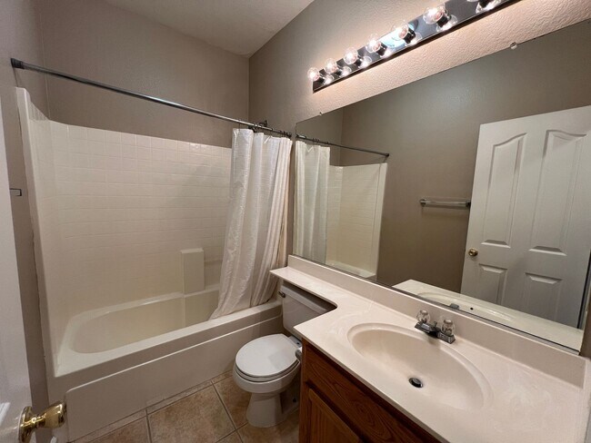 Building Photo - Highly Saught After Stonelake 4 Bedroom wi...