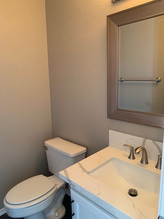 Building Photo - SHOWS LIKE A MODEL- IMMEDIATE MOVE-IN!!!