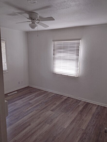 bedroom - 248 E Osbourne St