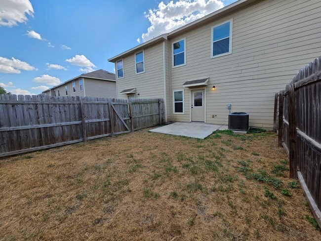 Building Photo - Town home for rent