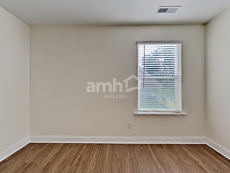 Building Photo - 6161 Rosemore Ln