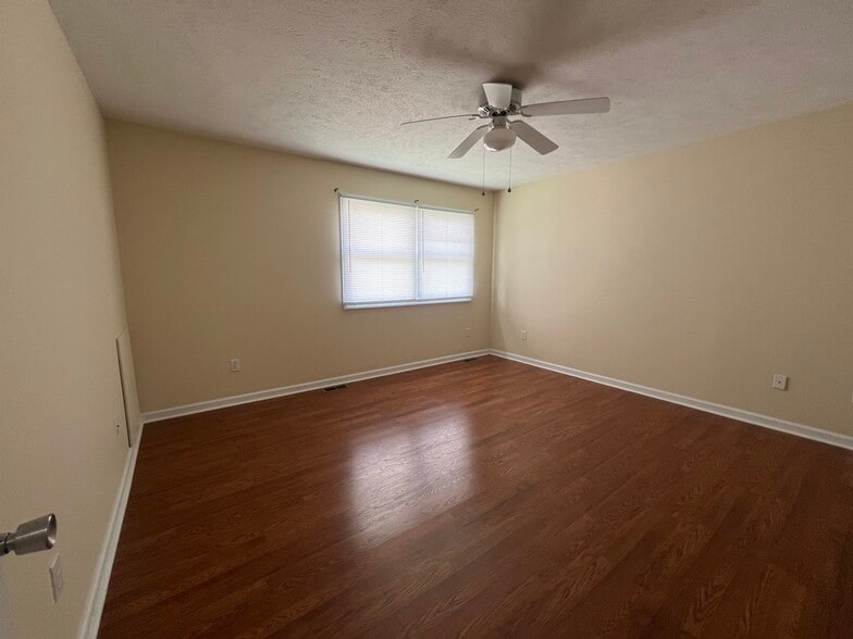 Building Photo - 206 Stone Gate Cir