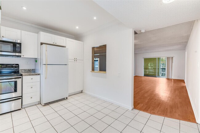 Building Photo - 8940 S Hollybrook Blvd