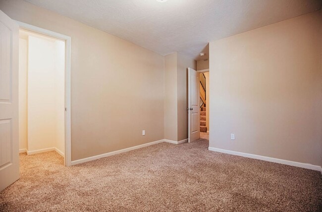 Building Photo - 512 S Main Ave